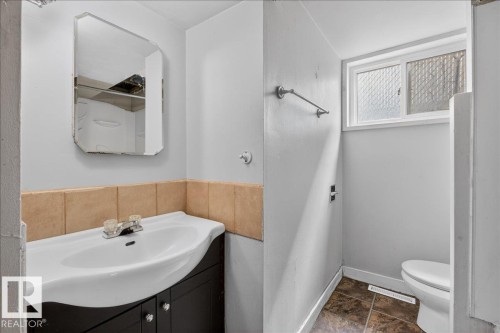 12725–12727 83 St, Edmonton, AB - Indoor Photo Showing Bathroom