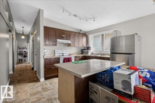 12725–12727 83 St, Edmonton, AB - Indoor Photo Showing Kitchen