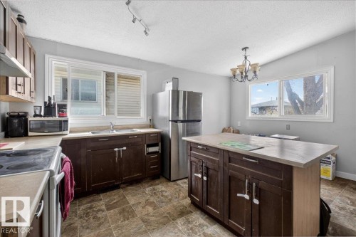 12725–12727 83 St, Edmonton, AB - Indoor Photo Showing Kitchen