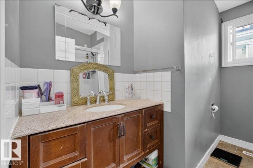 12725–12727 83 St, Edmonton, AB - Indoor Photo Showing Bathroom