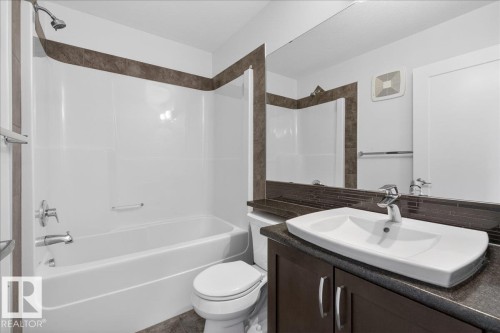 20315 43 Avenue, Edmonton, AB - Indoor Photo Showing Bathroom