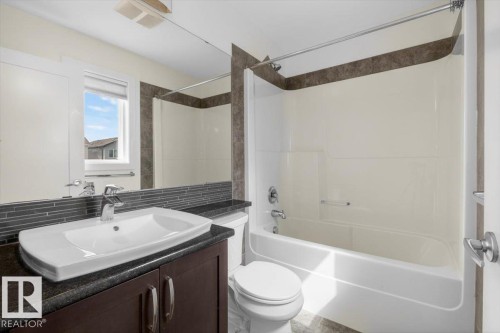 20315 43 Avenue, Edmonton, AB - Indoor Photo Showing Bathroom