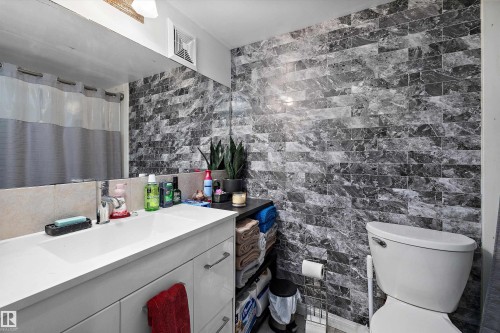 206 10529 93 Street, Edmonton, AB - Indoor Photo Showing Bathroom