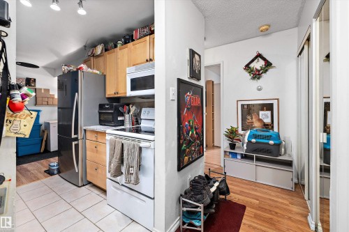206 10529 93 Street, Edmonton, AB - Indoor Photo Showing Kitchen
