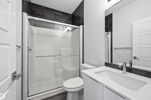 3048 Dixon Landing Landing, Edmonton, AB - Indoor Photo Showing Bathroom
