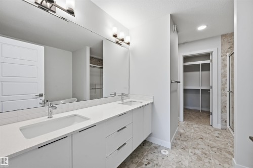 3048 Dixon Landing Landing, Edmonton, AB - Indoor Photo Showing Bathroom