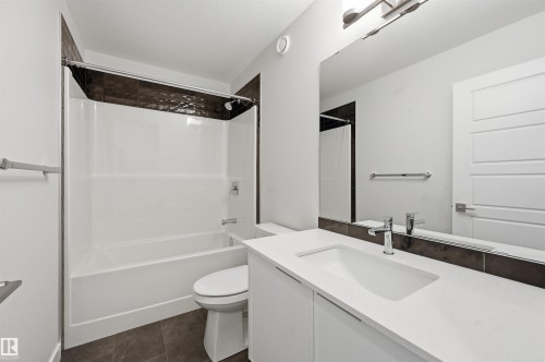 3048 Dixon Landing Landing, Edmonton, AB - Indoor Photo Showing Bathroom