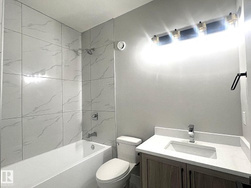 261 Meadowview Drive, Fort Saskatchewan, AB - Indoor Photo Showing Bathroom
