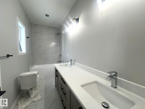 261 Meadowview Drive, Fort Saskatchewan, AB - Indoor Photo Showing Bathroom