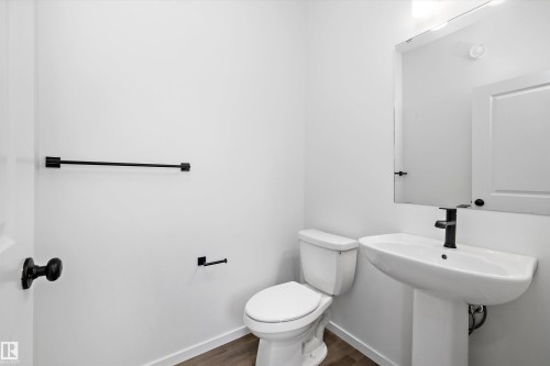 5458 Hawthorn Run, Edmonton, AB - Indoor Photo Showing Bathroom