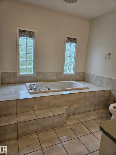 4317 53 Street, St. Paul Town, AB - Indoor Photo Showing Bathroom