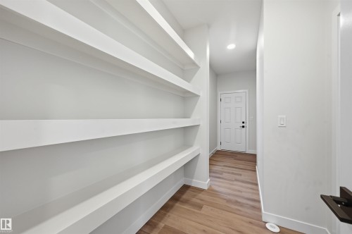 3218 Dixon Way, Edmonton, AB - Indoor