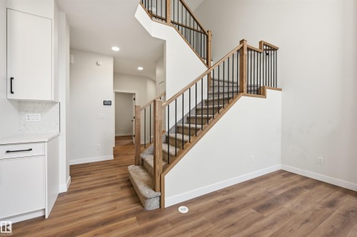 3218 Dixon Way, Edmonton, AB - Indoor Photo Showing Other Room