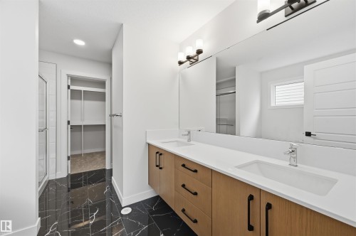 3218 Dixon Way, Edmonton, AB - Indoor Photo Showing Bathroom