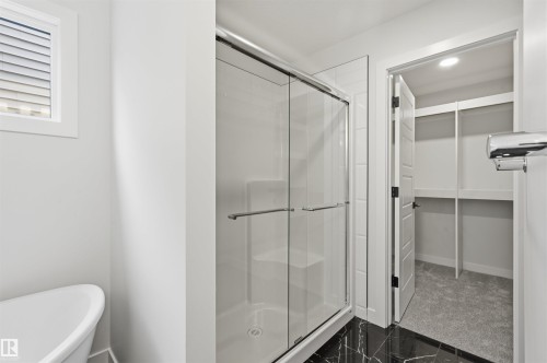 3218 Dixon Way, Edmonton, AB - Indoor Photo Showing Bathroom