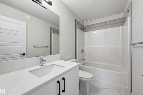 3218 Dixon Way, Edmonton, AB - Indoor Photo Showing Bathroom