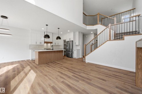 3218 Dixon Way, Edmonton, AB - Indoor Photo Showing Kitchen