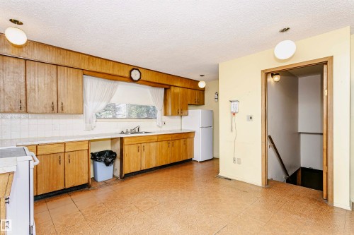 5041 48 Avenue, Bon Accord, AB - Indoor Photo Showing Kitchen