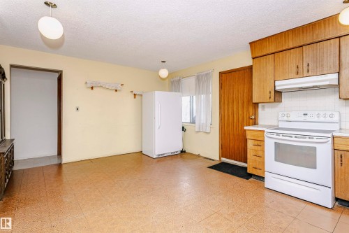 5041 48 Avenue, Bon Accord, AB - Indoor Photo Showing Kitchen
