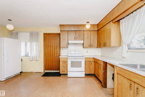 5041 48 Avenue, Bon Accord, AB - Indoor Photo Showing Kitchen