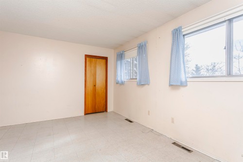 5041 48 Avenue, Bon Accord, AB - Indoor Photo Showing Other Room