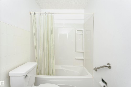 5041 48 Avenue, Bon Accord, AB - Indoor Photo Showing Bathroom