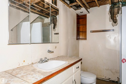 5041 48 Avenue, Bon Accord, AB - Indoor Photo Showing Bathroom