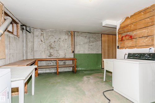 5041 48 Avenue, Bon Accord, AB - Indoor Photo Showing Laundry Room