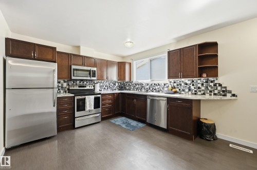 18424 96A Avenue, Edmonton, AB - Indoor Photo Showing Kitchen With Stainless Steel Kitchen With Upgraded Kitchen