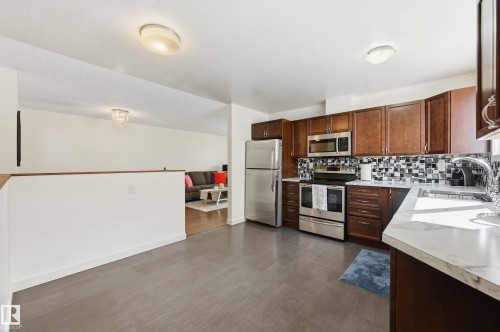 18424 96A Avenue, Edmonton, AB - Indoor Photo Showing Kitchen With Stainless Steel Kitchen