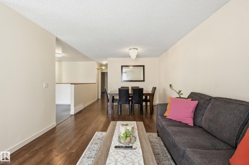 18424 96A Avenue, Edmonton, AB - Indoor Photo Showing Living Room