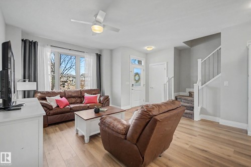 82 Gilmore Way, Spruce Grove, AB - Indoor Photo Showing Living Room