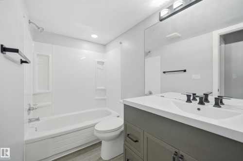6453 180 Street, Edmonton, AB - Indoor Photo Showing Bathroom