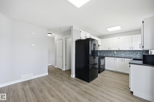 6453 180 Street, Edmonton, AB - Indoor Photo Showing Kitchen