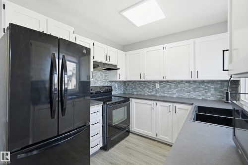 6453 180 Street, Edmonton, AB - Indoor Photo Showing Kitchen With Upgraded Kitchen