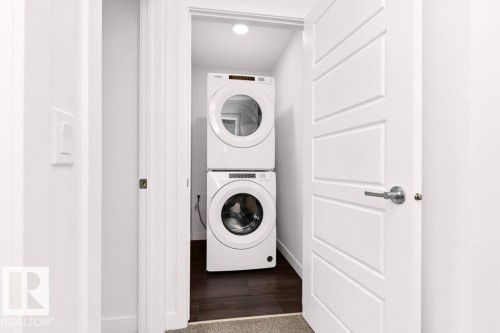 1529 Plum Circle, Edmonton, AB - Indoor Photo Showing Laundry Room