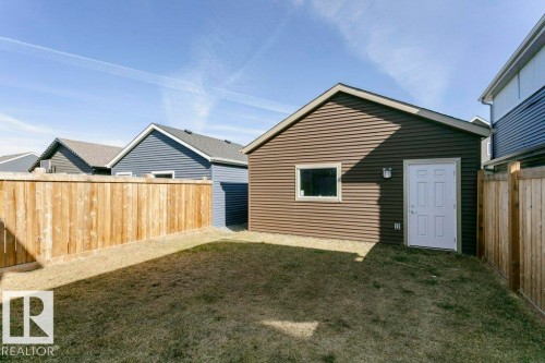 1529 Plum Circle, Edmonton, AB - Outdoor With Exterior