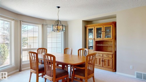721 Butterworth Drive, Edmonton, AB - Indoor Photo Showing Dining Room