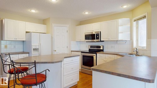 721 Butterworth Drive, Edmonton, AB - Indoor Photo Showing Kitchen With Double Sink