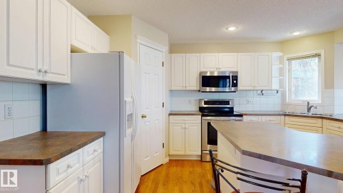 721 Butterworth Drive, Edmonton, AB - Indoor Photo Showing Kitchen With Double Sink
