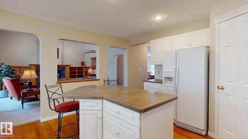 721 Butterworth Drive, Edmonton, AB - Indoor Photo Showing Kitchen