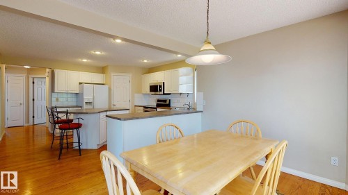 721 Butterworth Drive, Edmonton, AB - Indoor Photo Showing Dining Room