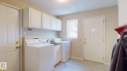 on main floor - 721 Butterworth Drive, Edmonton, AB - Indoor Photo Showing Laundry Room