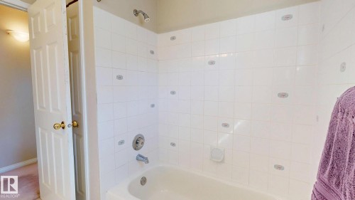 721 Butterworth Drive, Edmonton, AB - Indoor Photo Showing Bathroom