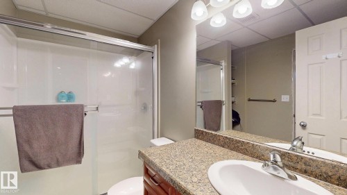 721 Butterworth Drive, Edmonton, AB - Indoor Photo Showing Bathroom