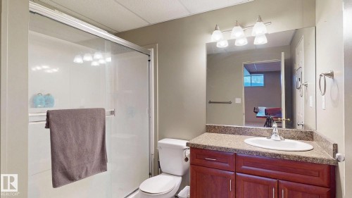 721 Butterworth Drive, Edmonton, AB - Indoor Photo Showing Bathroom