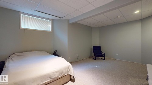 721 Butterworth Drive, Edmonton, AB - Indoor Photo Showing Bedroom