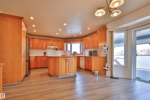 8710 156A Avenue, Edmonton, AB - Indoor Photo Showing Kitchen