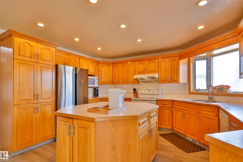 8710 156A Avenue, Edmonton, AB - Indoor Photo Showing Kitchen