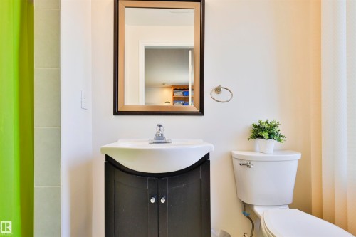 8710 156A Avenue, Edmonton, AB - Indoor Photo Showing Bathroom
